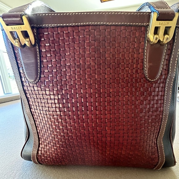 Vintage Bally Brown Woven Tote Bag. Good condition but zipper needs repair. - Picture 3 of 11